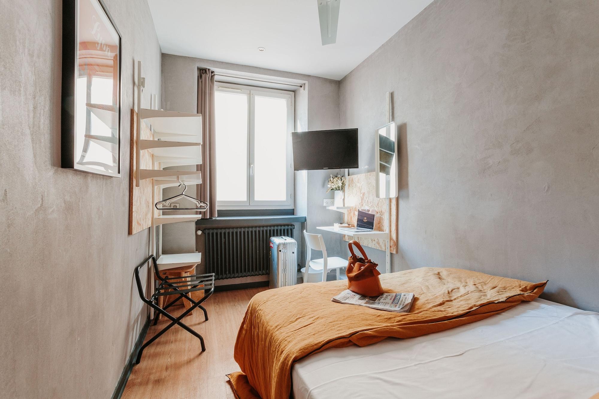 Hotel Taggat Лион Екстериор снимка