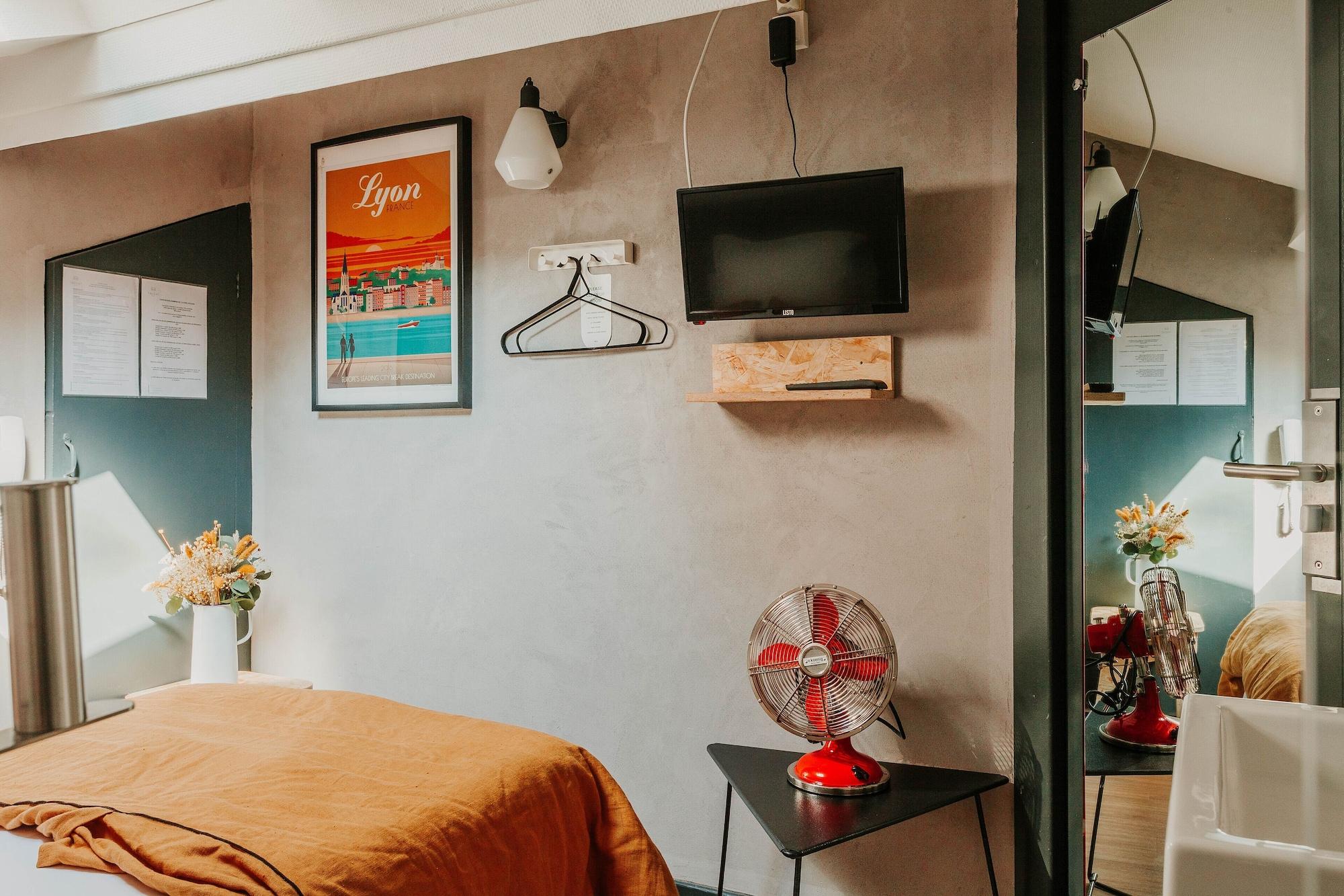 Hotel Taggat Лион Екстериор снимка