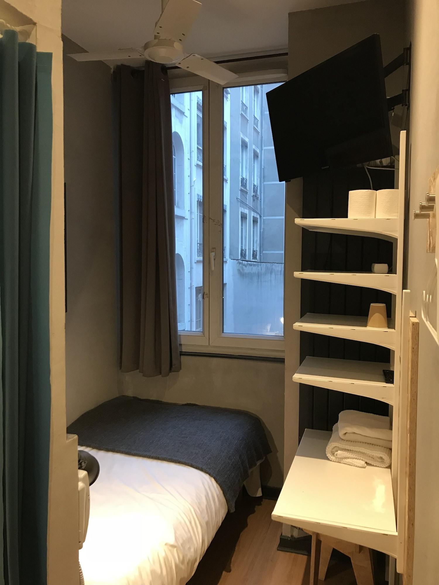 Hotel Taggat Лион Екстериор снимка