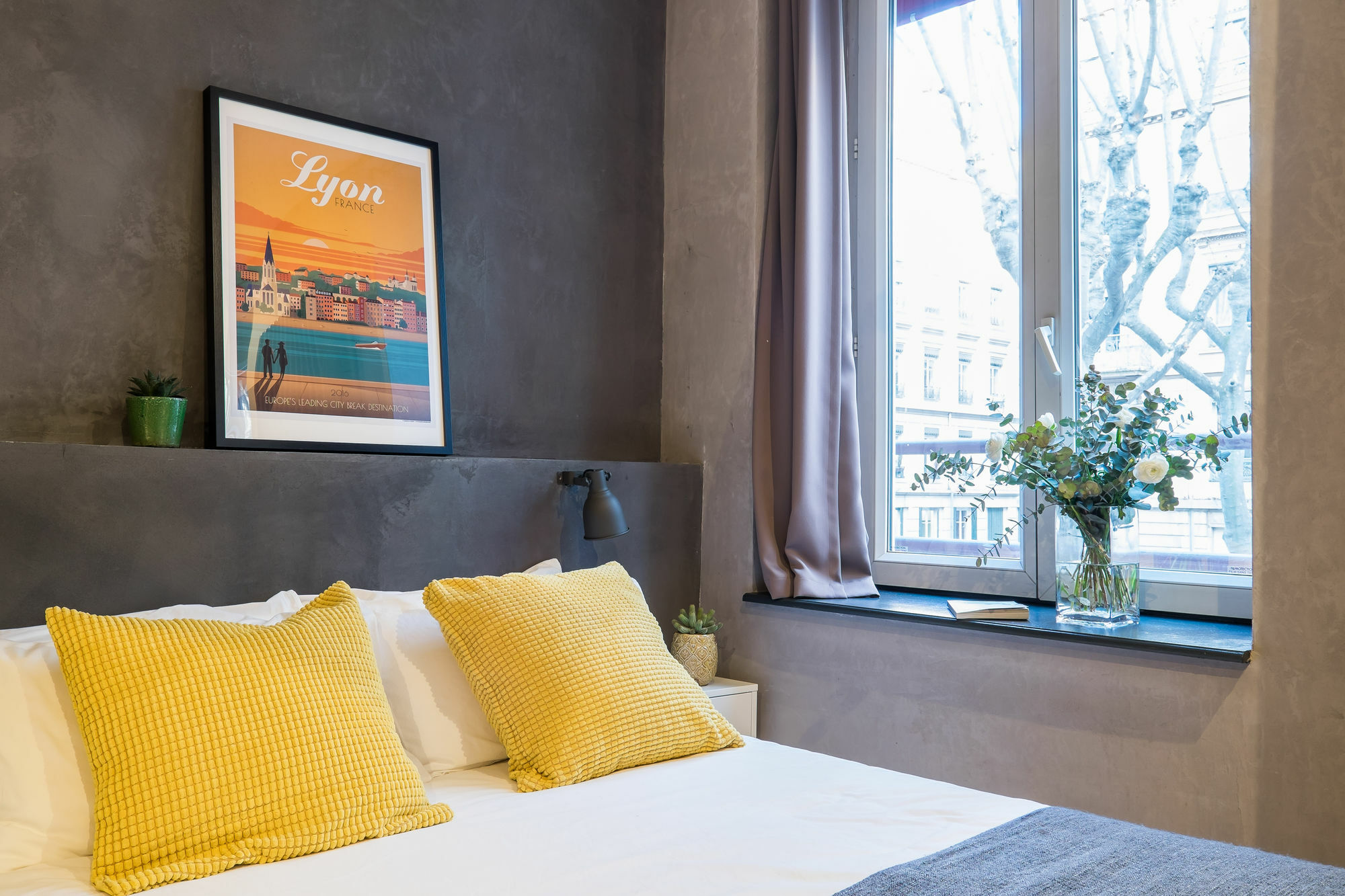 Hotel Taggat Лион Екстериор снимка