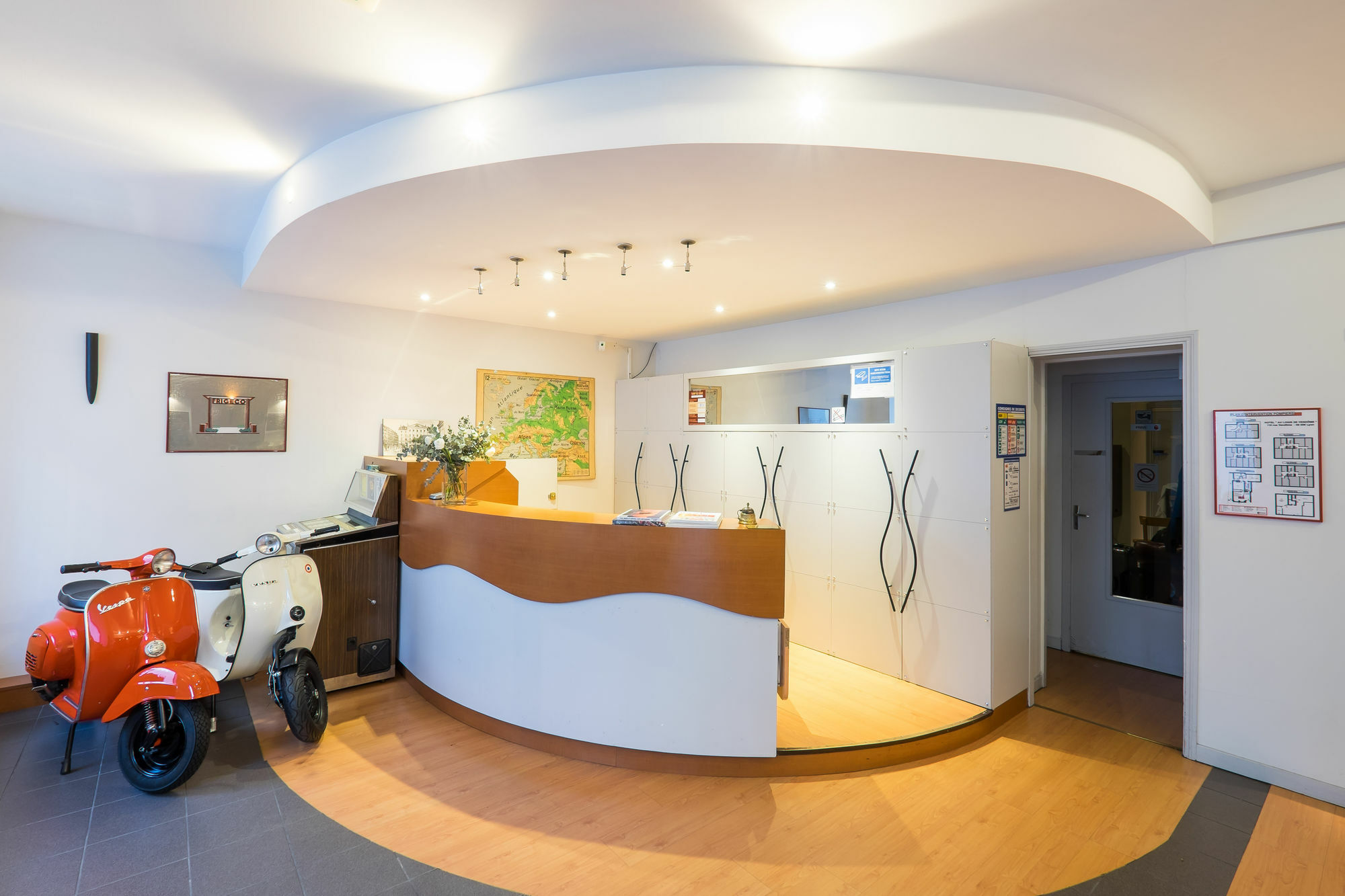 Hotel Taggat Лион Екстериор снимка