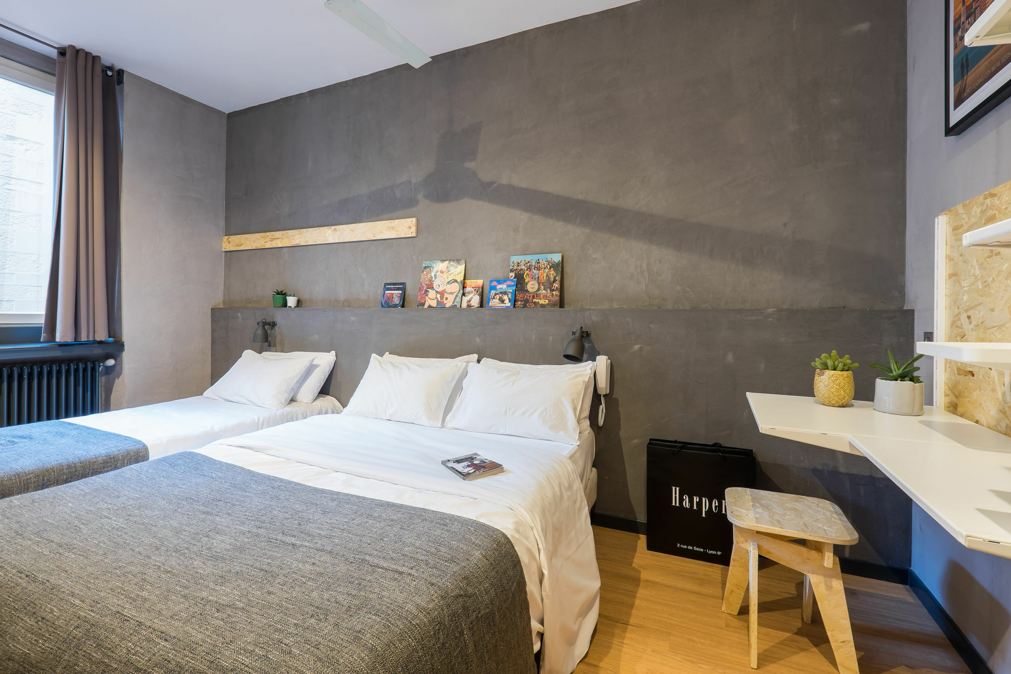 Hotel Taggat Лион Екстериор снимка